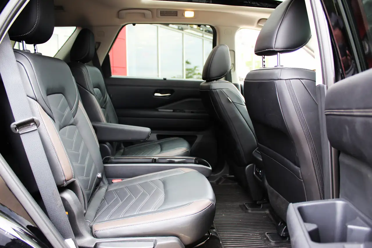 Nissan Pathfinder photo Nissan Pathfinder