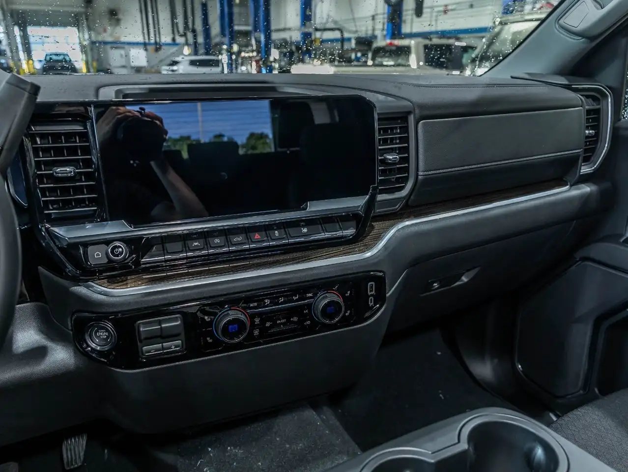 Chevrolet Silverado 1500 снимка Chevrolet Silverado 1500