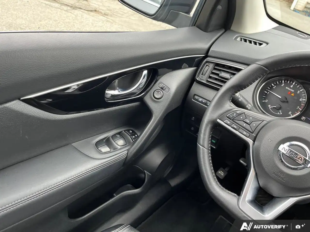 Nissan Qashqai снимка Nissan Qashqai