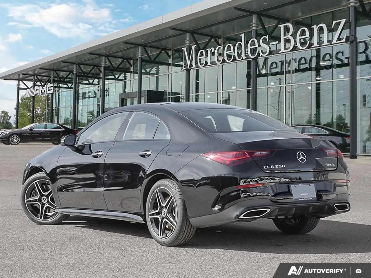 Mercedes-Benz CLA снимка Mercedes-Benz CLA