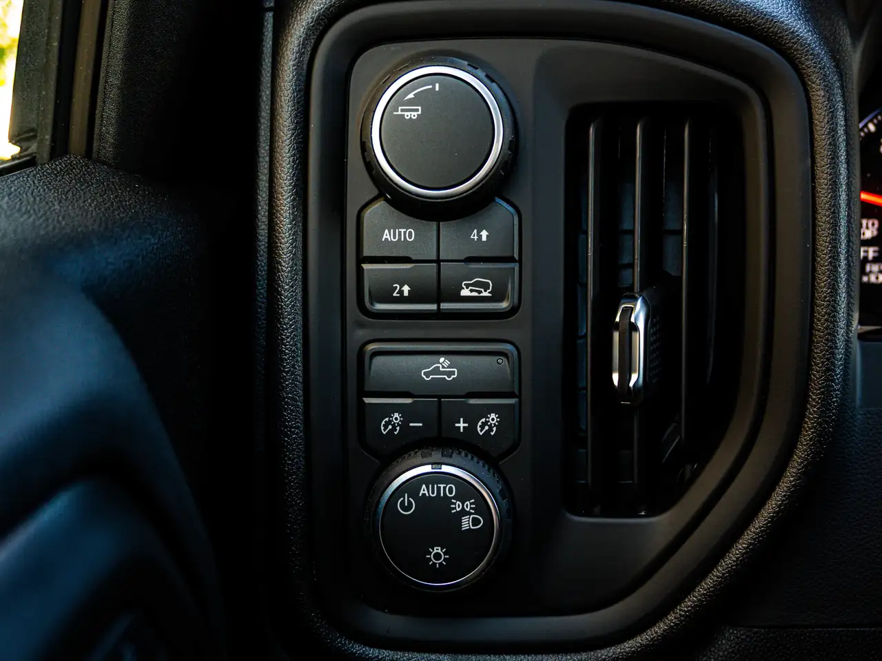 Chevrolet Silverado 1500 photo Chevrolet Silverado 1500