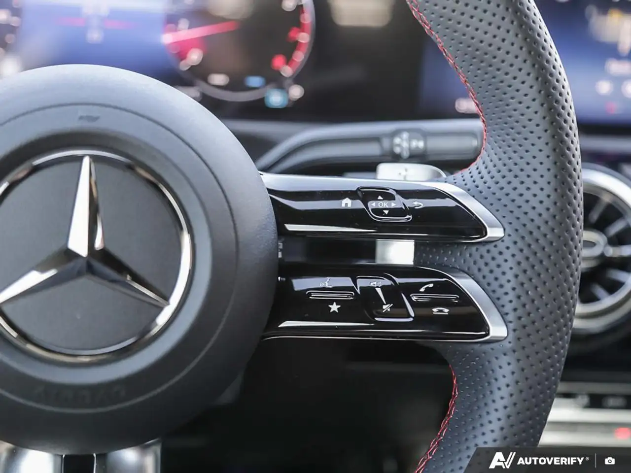 Mercedes-Benz CLA снимка Mercedes-Benz CLA