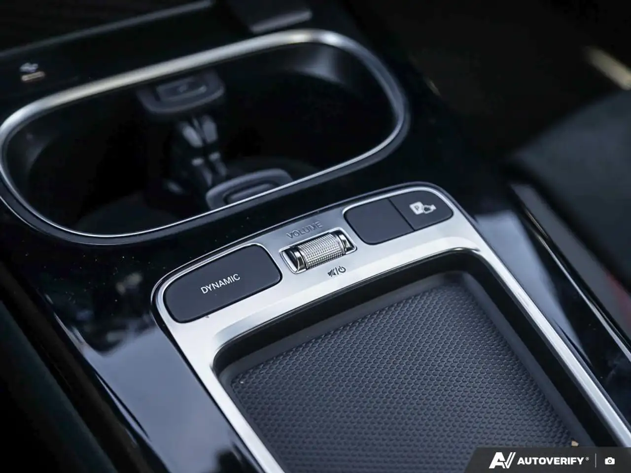 Mercedes-Benz CLA снимка Mercedes-Benz CLA