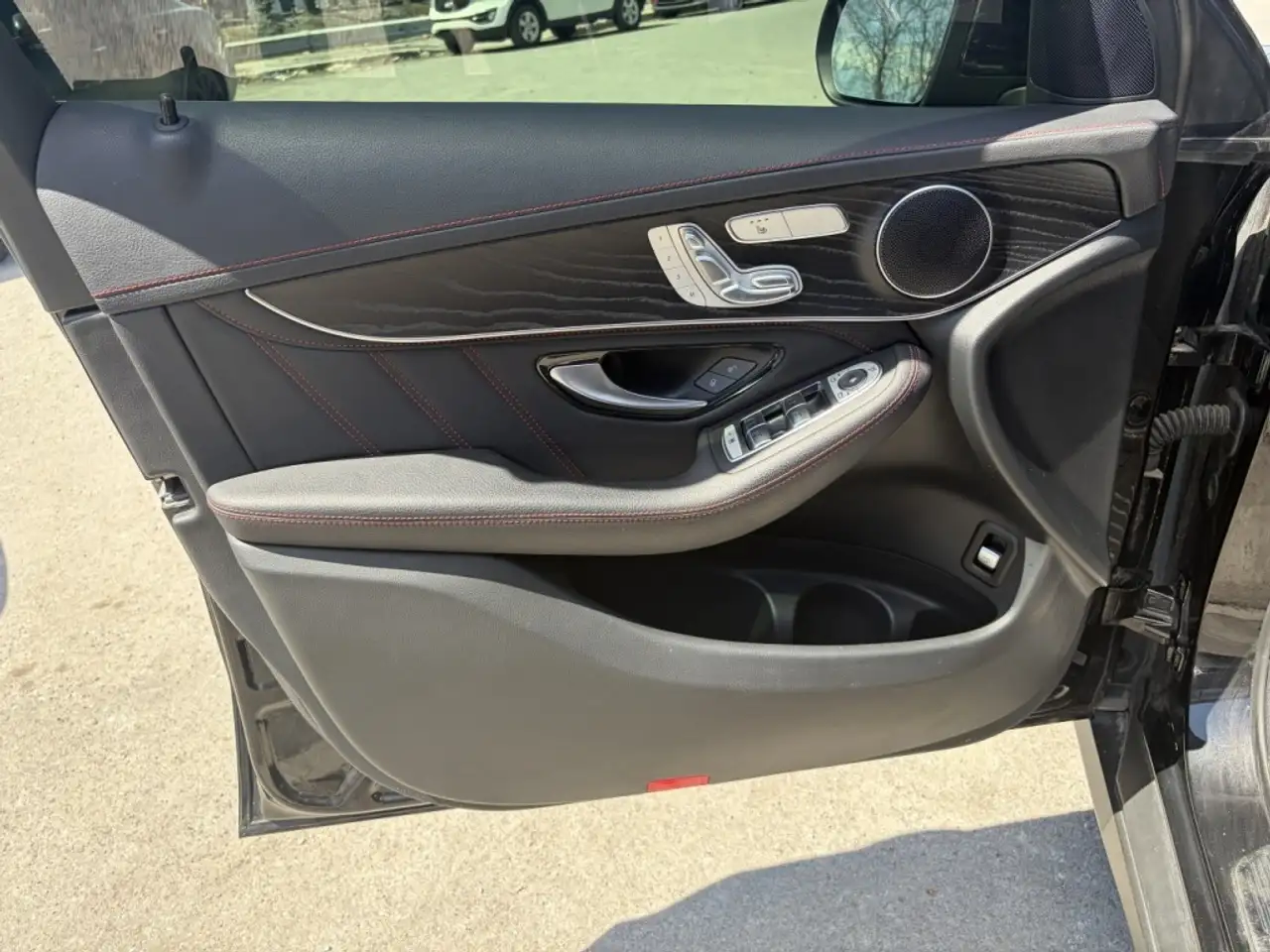 Mercedes-Benz GLC снимка Mercedes-Benz GLC