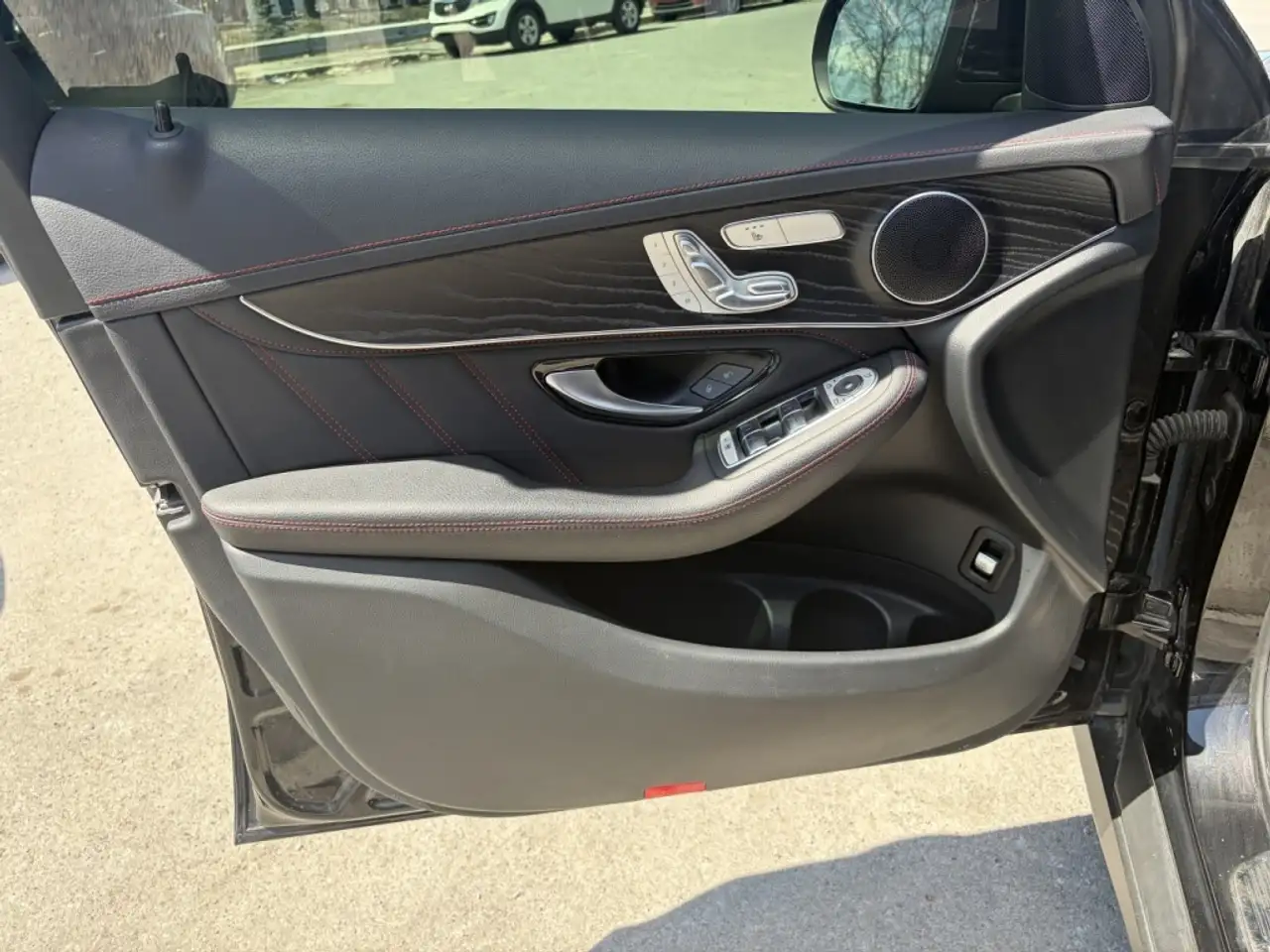 Mercedes-Benz GLC снимка Mercedes-Benz GLC