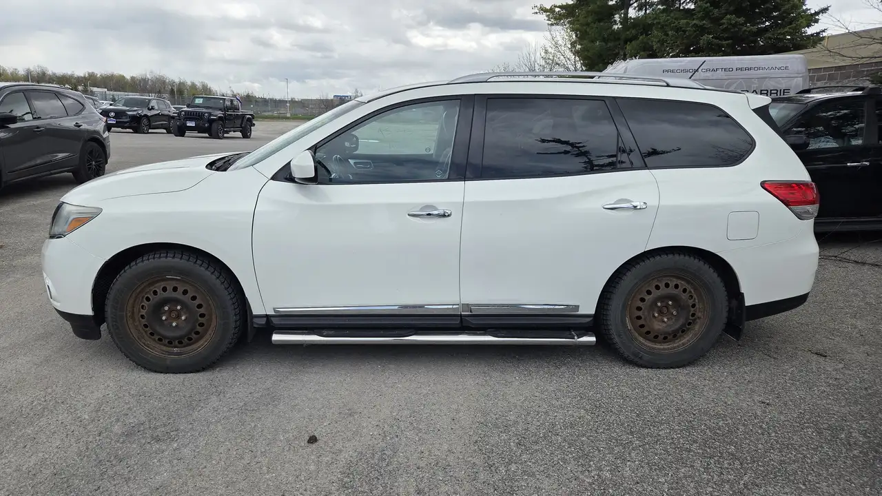Nissan Pathfinder снимка Nissan Pathfinder