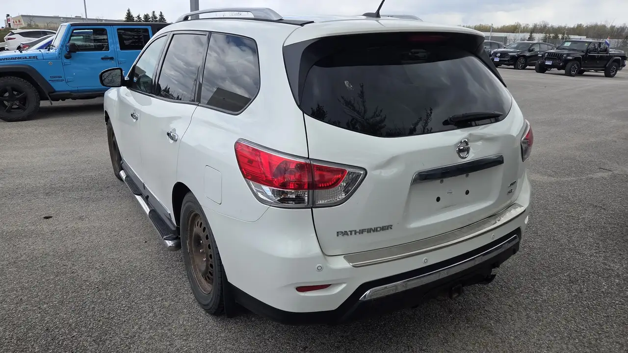 Nissan Pathfinder снимка Nissan Pathfinder