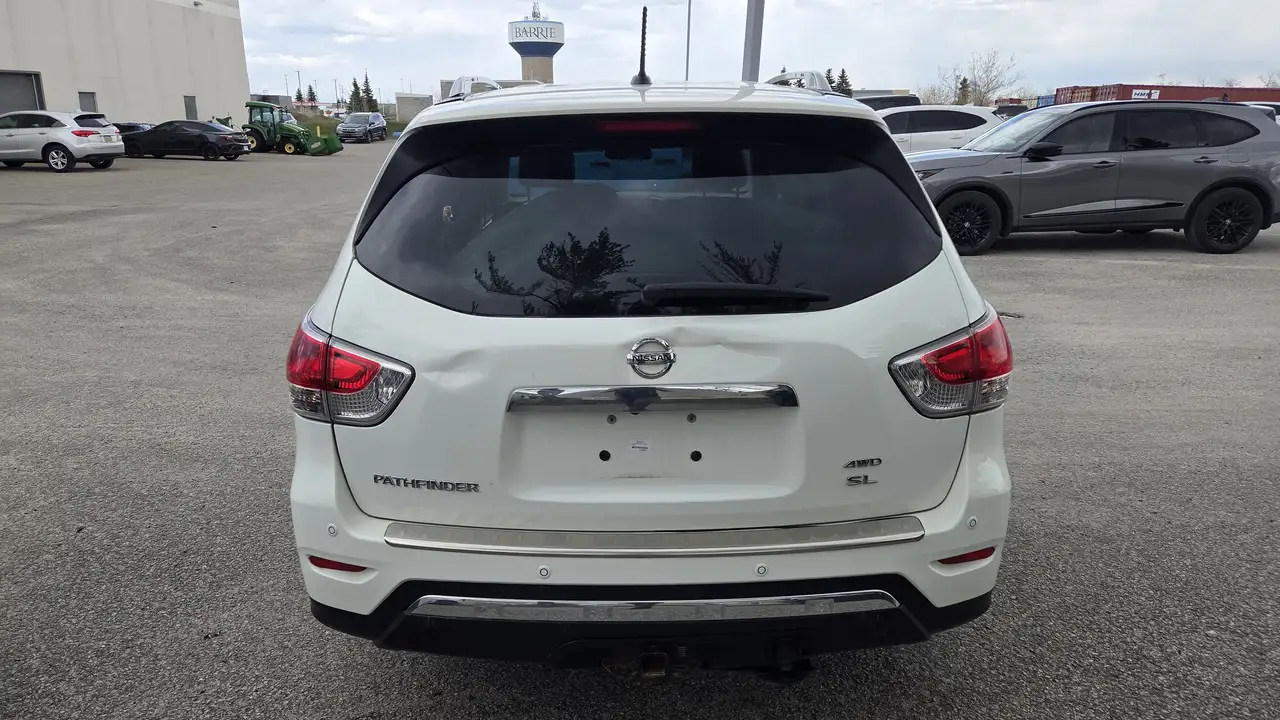 Nissan Pathfinder снимка Nissan Pathfinder