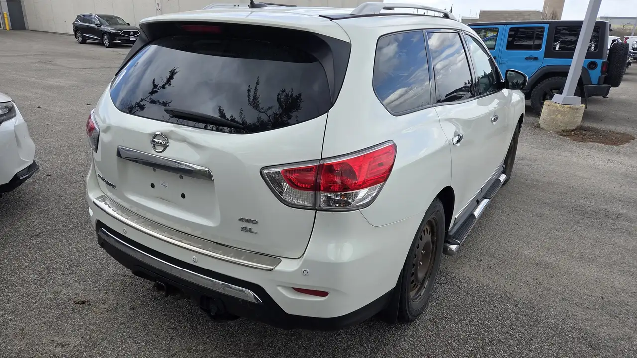 Nissan Pathfinder снимка Nissan Pathfinder