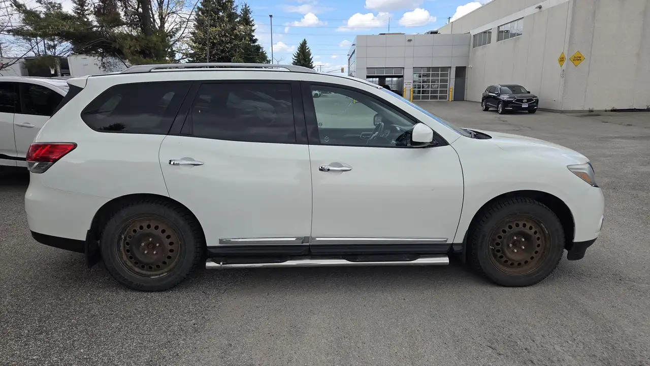 Nissan Pathfinder снимка Nissan Pathfinder