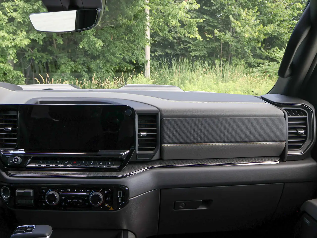 Chevrolet Silverado 1500 photo Chevrolet Silverado 1500