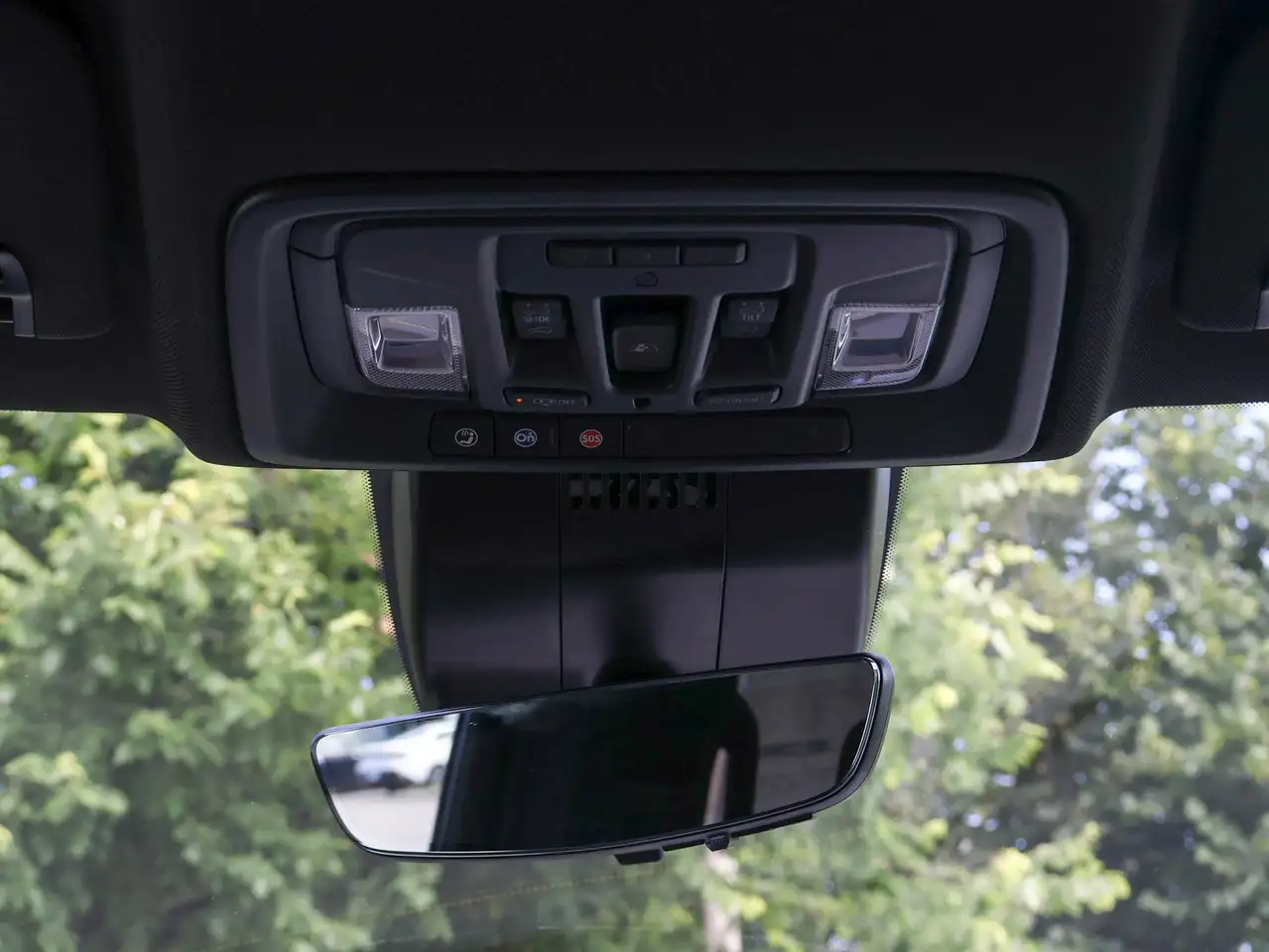 Chevrolet Silverado 1500 photo Chevrolet Silverado 1500
