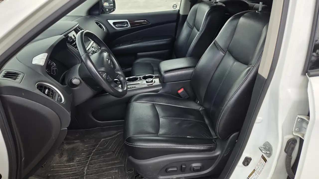 Nissan Pathfinder снимка Nissan Pathfinder