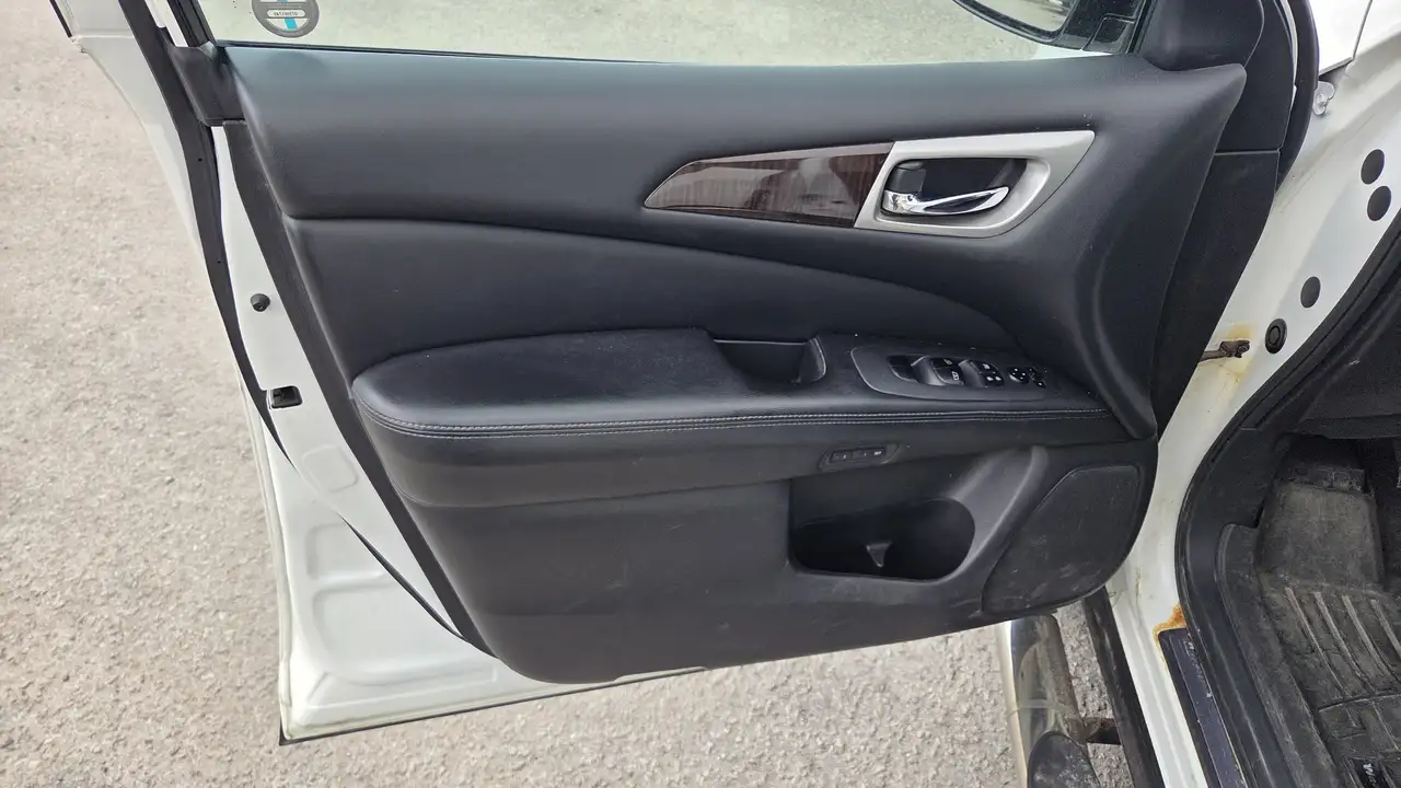 Nissan Pathfinder снимка Nissan Pathfinder