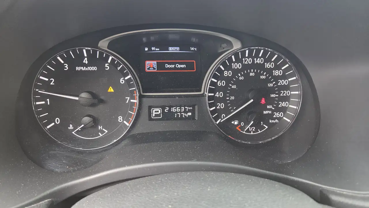 Nissan Pathfinder снимка Nissan Pathfinder