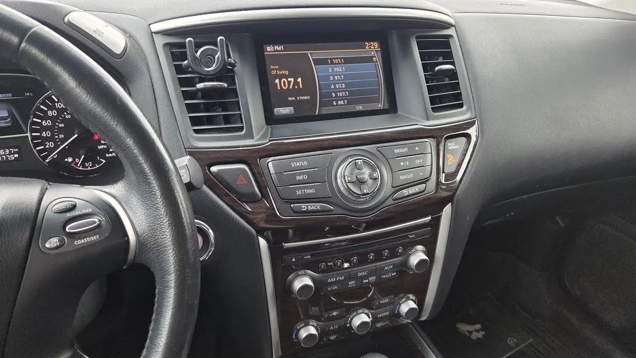 Nissan Pathfinder снимка Nissan Pathfinder