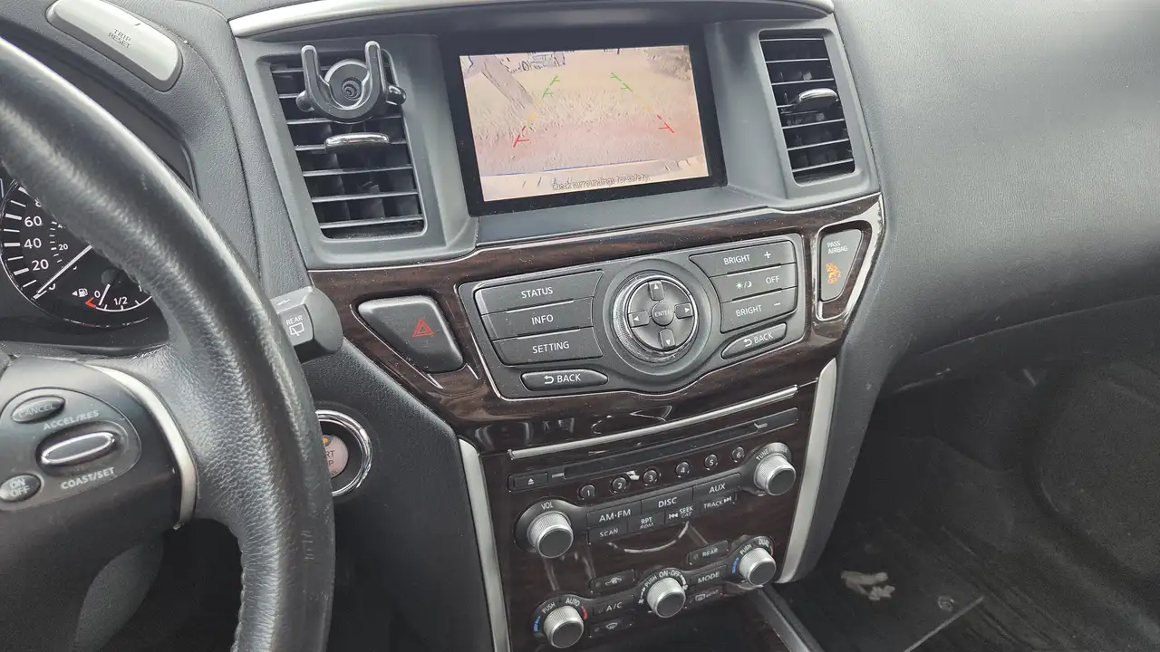 Nissan Pathfinder снимка Nissan Pathfinder