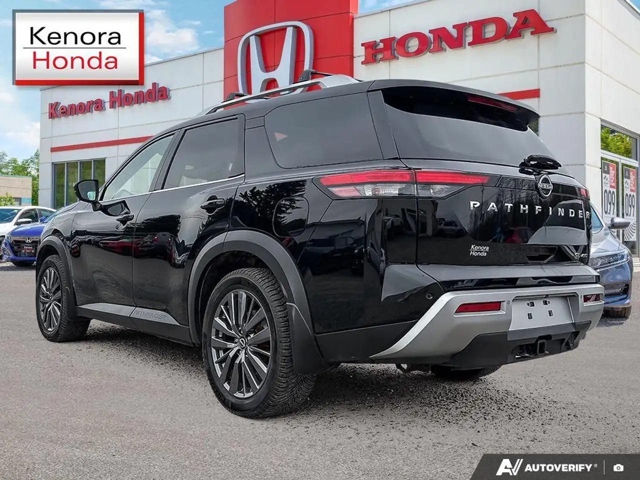 Nissan Pathfinder снимка Nissan Pathfinder