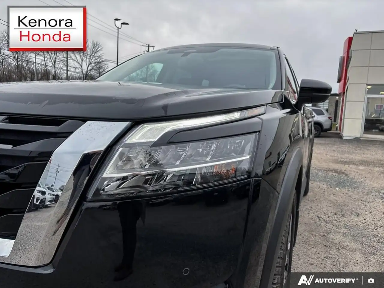 Nissan Pathfinder снимка Nissan Pathfinder