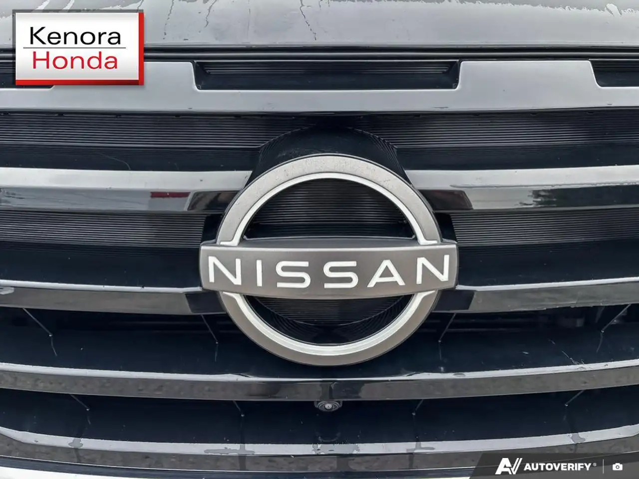 Nissan Pathfinder снимка Nissan Pathfinder
