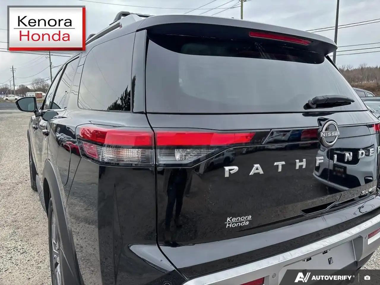 Nissan Pathfinder снимка Nissan Pathfinder
