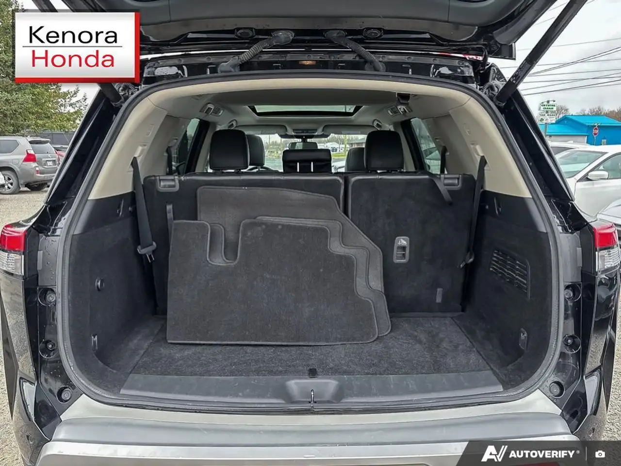 Nissan Pathfinder снимка Nissan Pathfinder