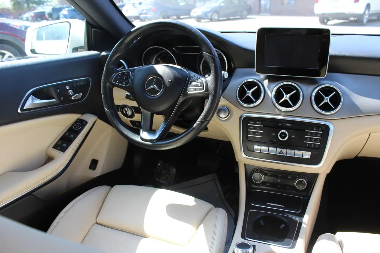 Mercedes-Benz CLA снимка Mercedes-Benz CLA