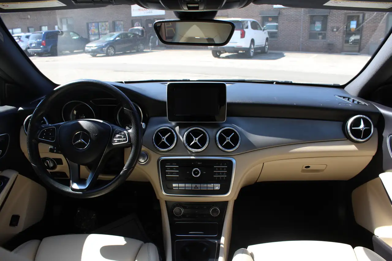Mercedes-Benz CLA снимка Mercedes-Benz CLA