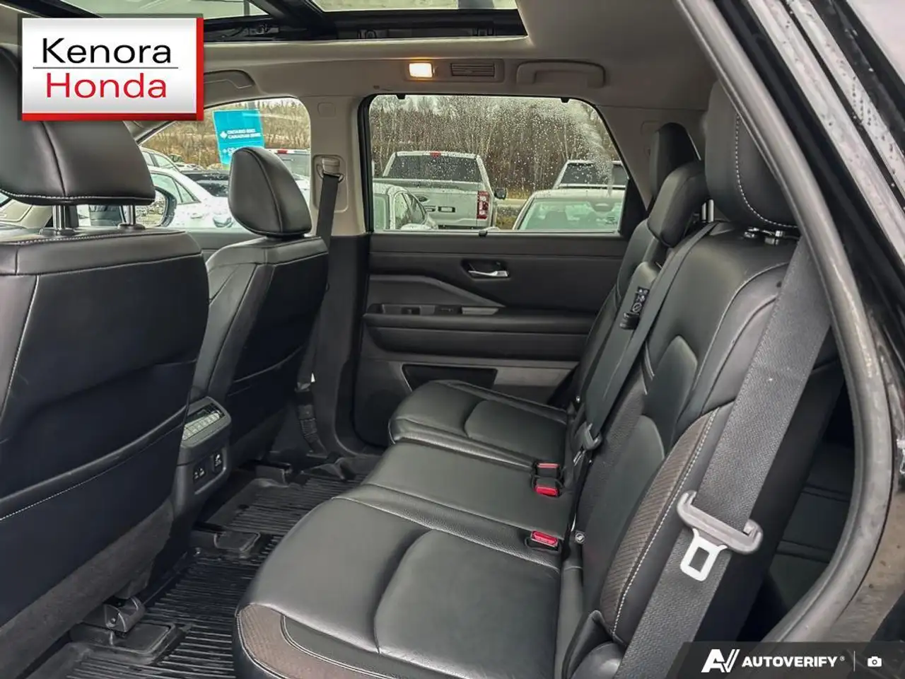 Nissan Pathfinder снимка Nissan Pathfinder