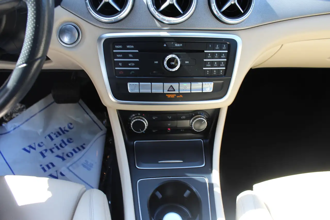 Mercedes-Benz CLA снимка Mercedes-Benz CLA