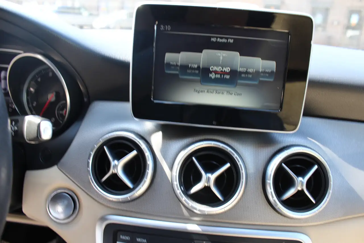 Mercedes-Benz CLA снимка Mercedes-Benz CLA