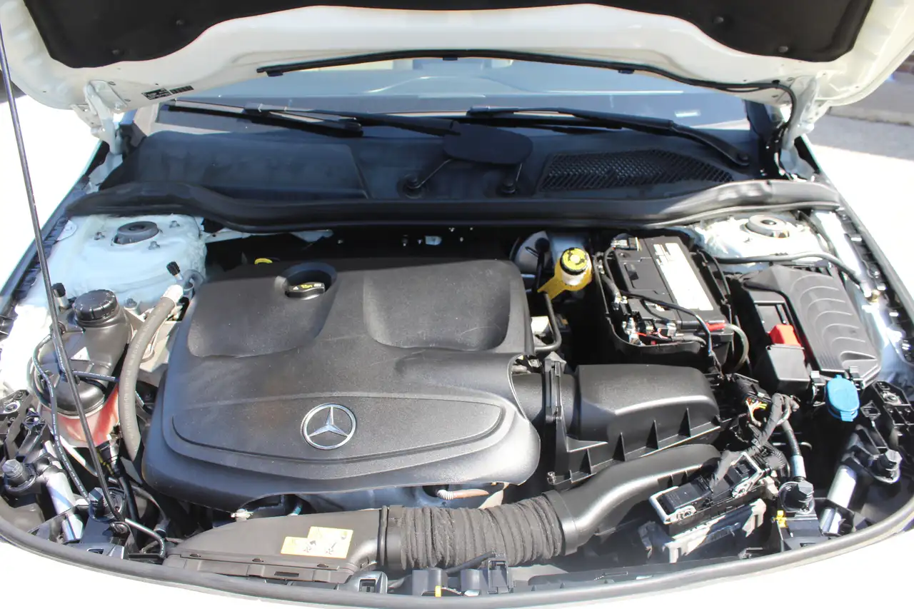 Mercedes-Benz CLA снимка Mercedes-Benz CLA
