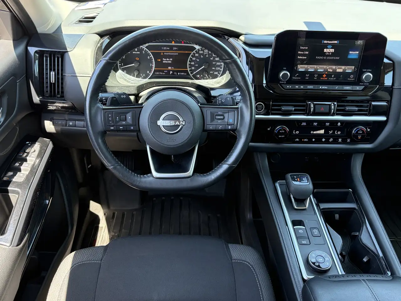 Nissan Pathfinder photo Nissan Pathfinder