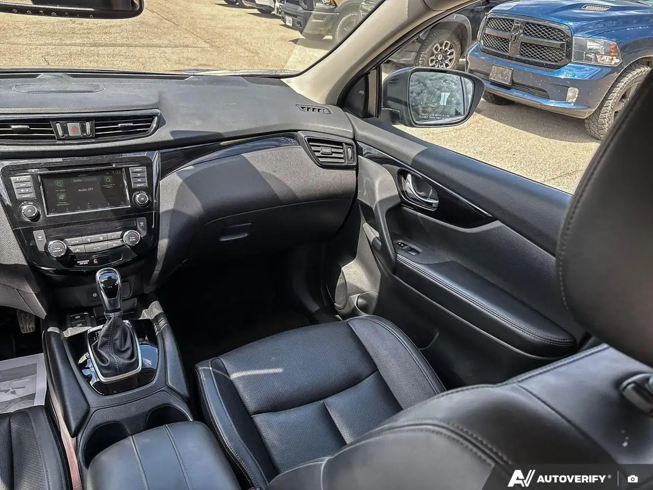 Nissan Qashqai снимка Nissan Qashqai