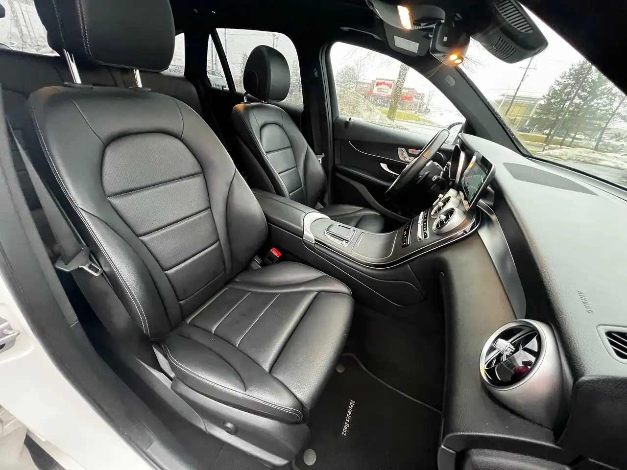 Mercedes-Benz GLC снимка Mercedes-Benz GLC