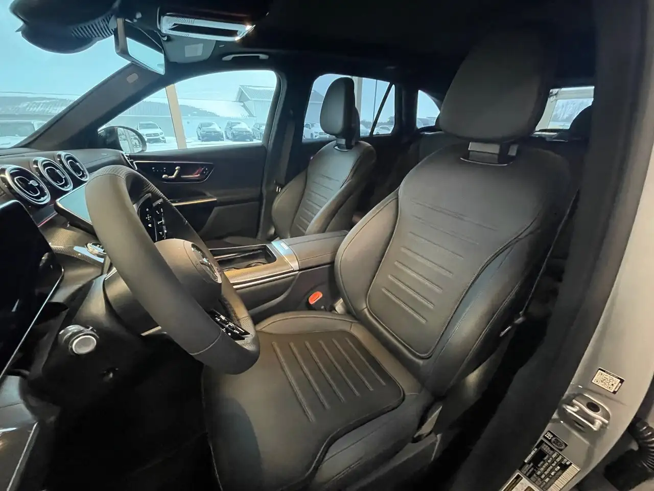 Mercedes-Benz GLC снимка Mercedes-Benz GLC