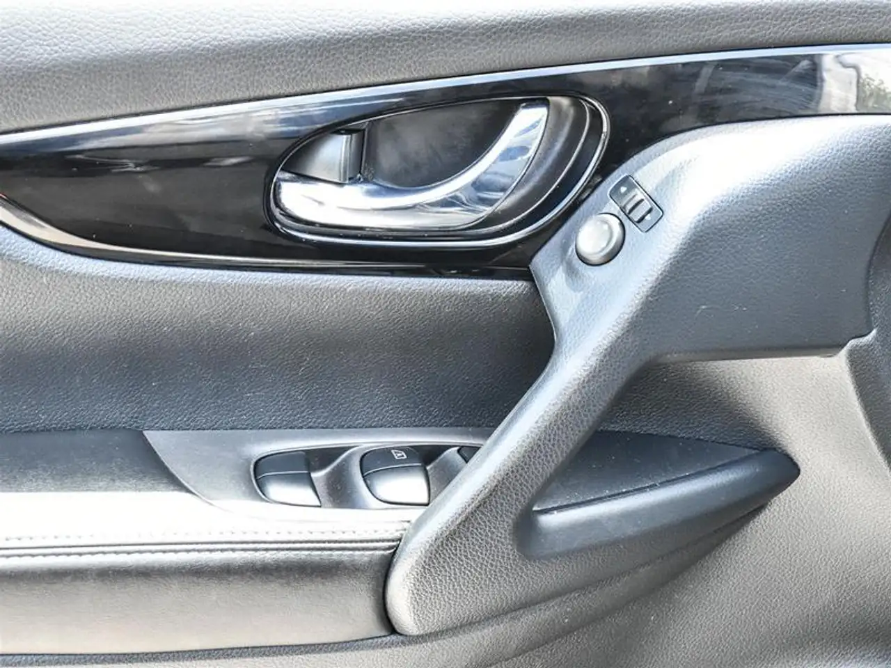 Nissan Qashqai снимка Nissan Qashqai