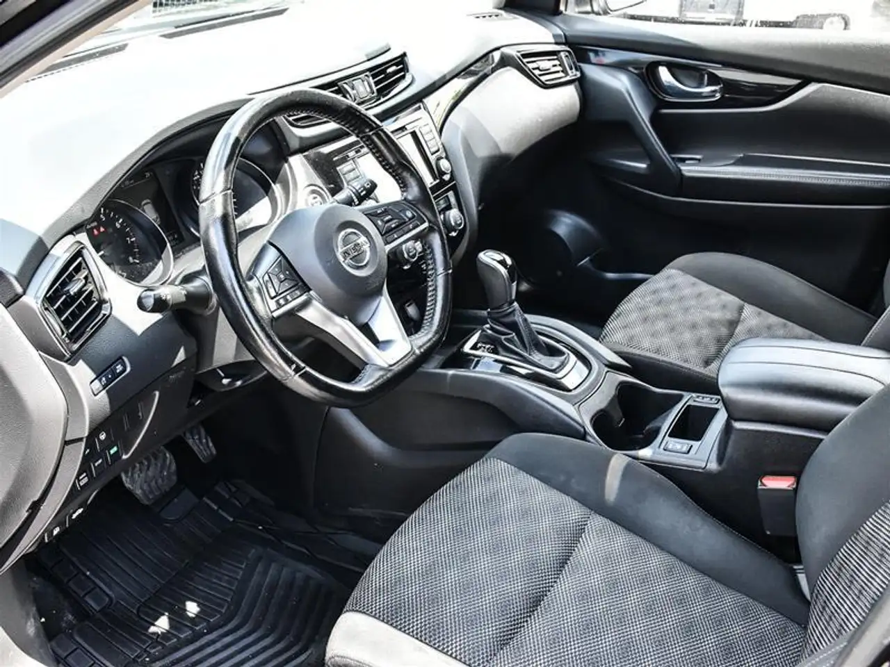 Nissan Qashqai снимка Nissan Qashqai