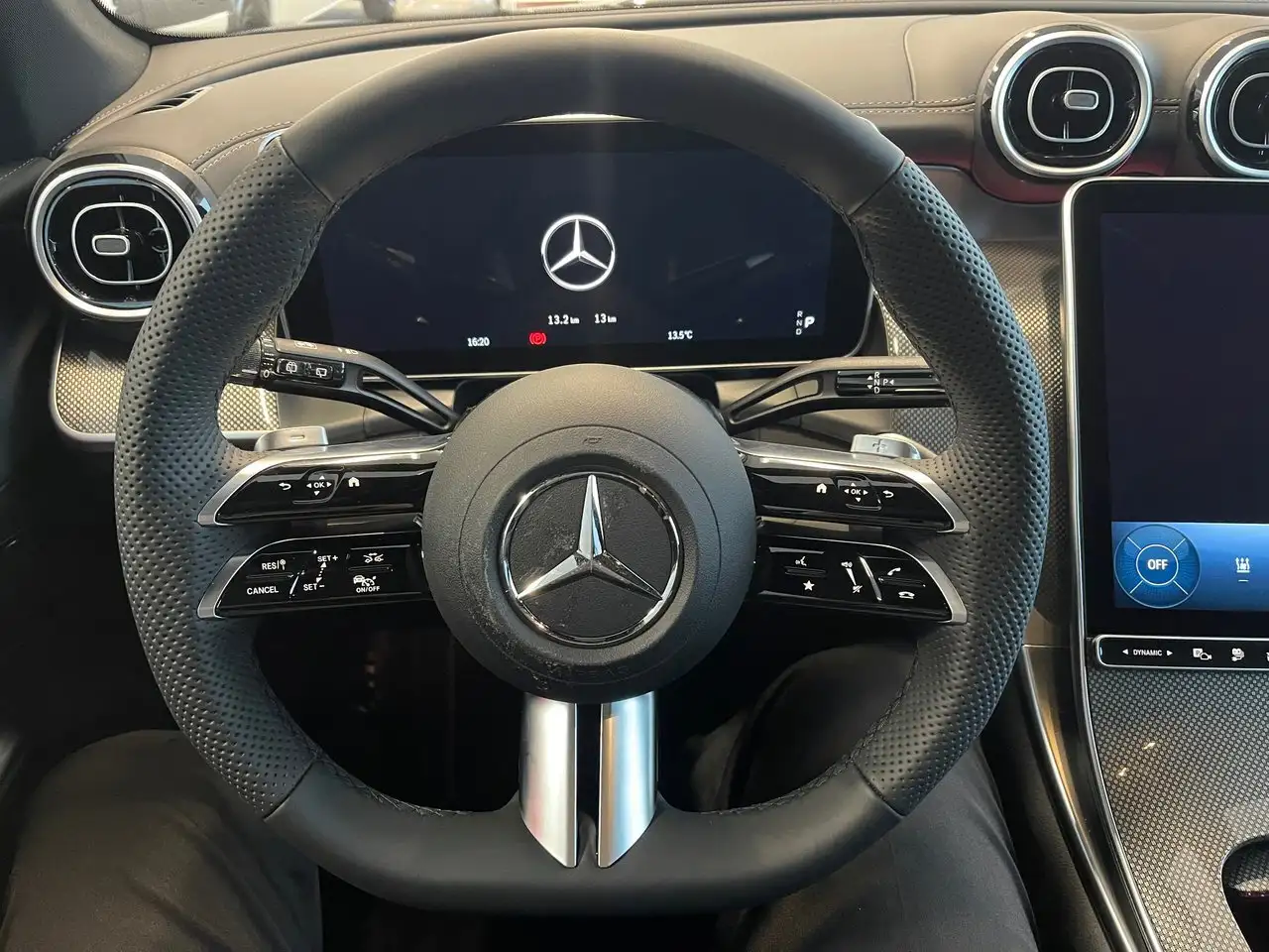 Mercedes-Benz GLC снимка Mercedes-Benz GLC