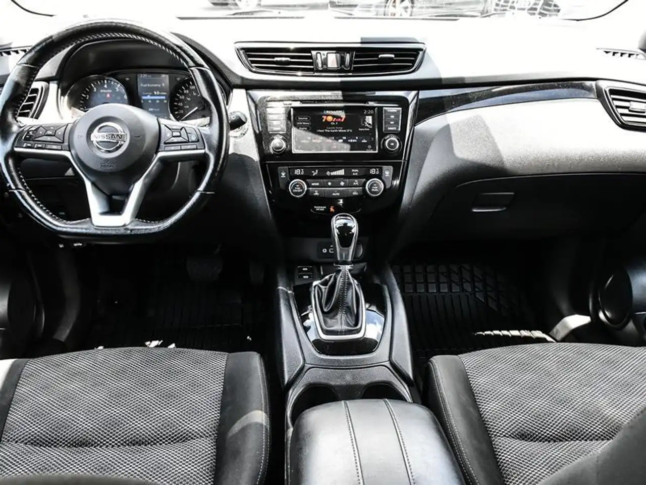 Nissan Qashqai снимка Nissan Qashqai