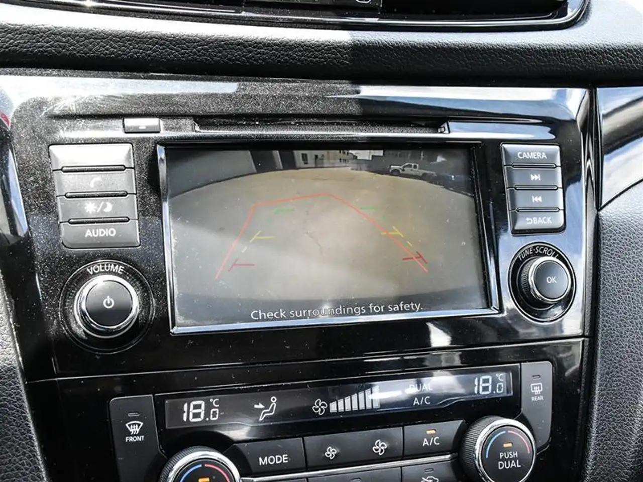 Nissan Qashqai снимка Nissan Qashqai