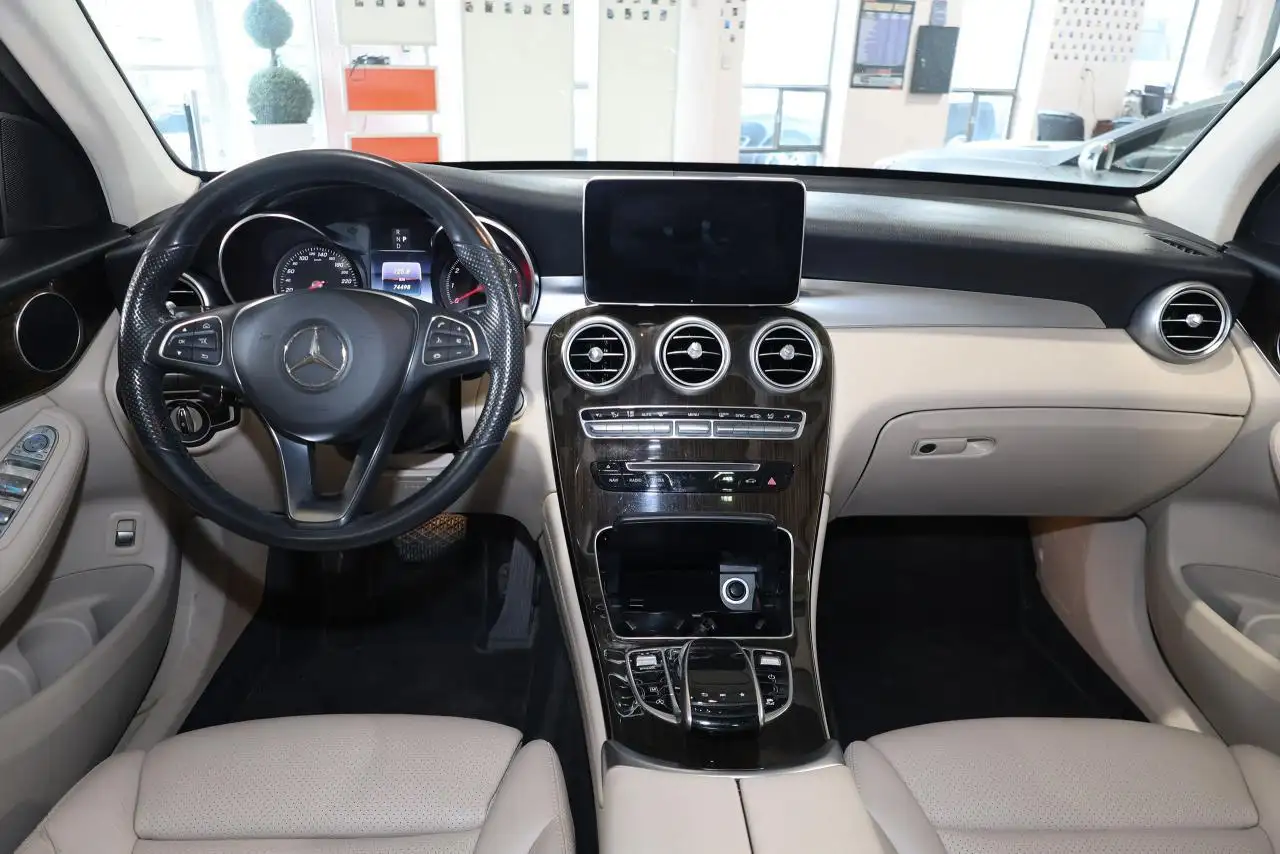 Mercedes-Benz GLC снимка Mercedes-Benz GLC