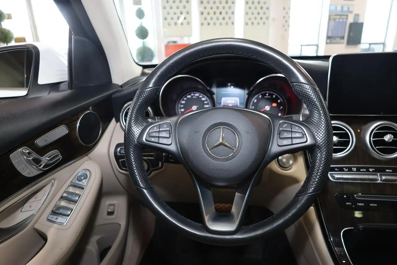 Mercedes-Benz GLC снимка Mercedes-Benz GLC