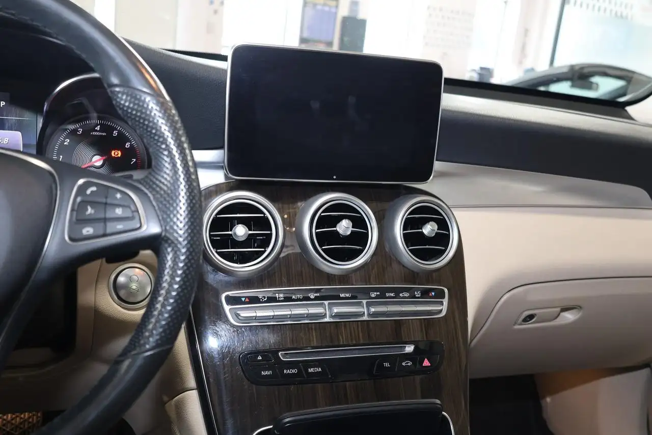 Mercedes-Benz GLC снимка Mercedes-Benz GLC
