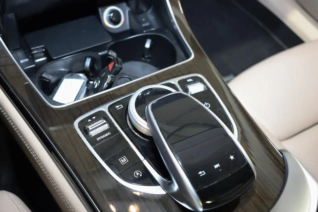 Mercedes-Benz GLC снимка Mercedes-Benz GLC