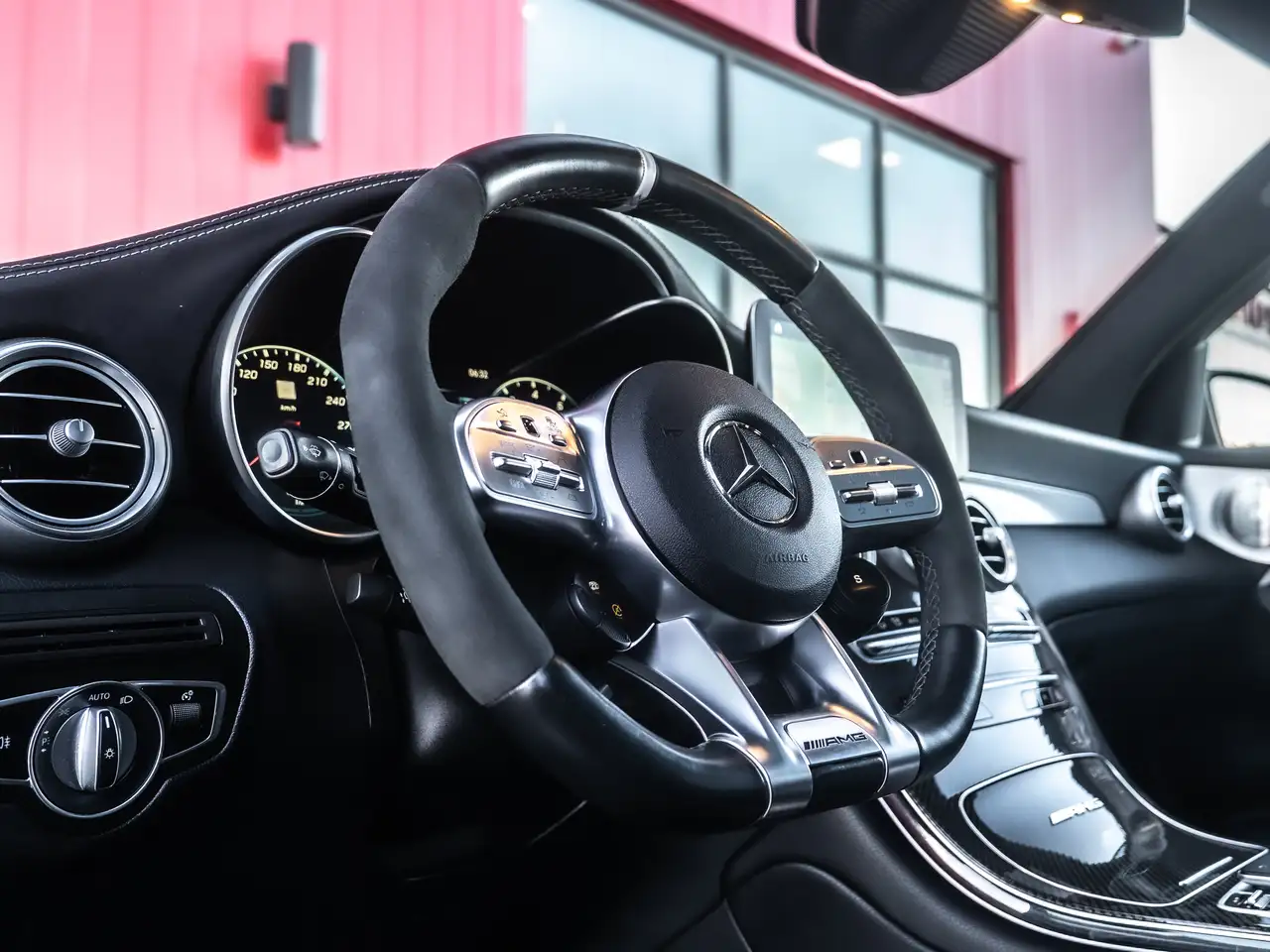 Mercedes-Benz GLC снимка Mercedes-Benz GLC