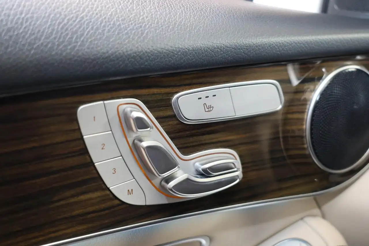 Mercedes-Benz GLC снимка Mercedes-Benz GLC