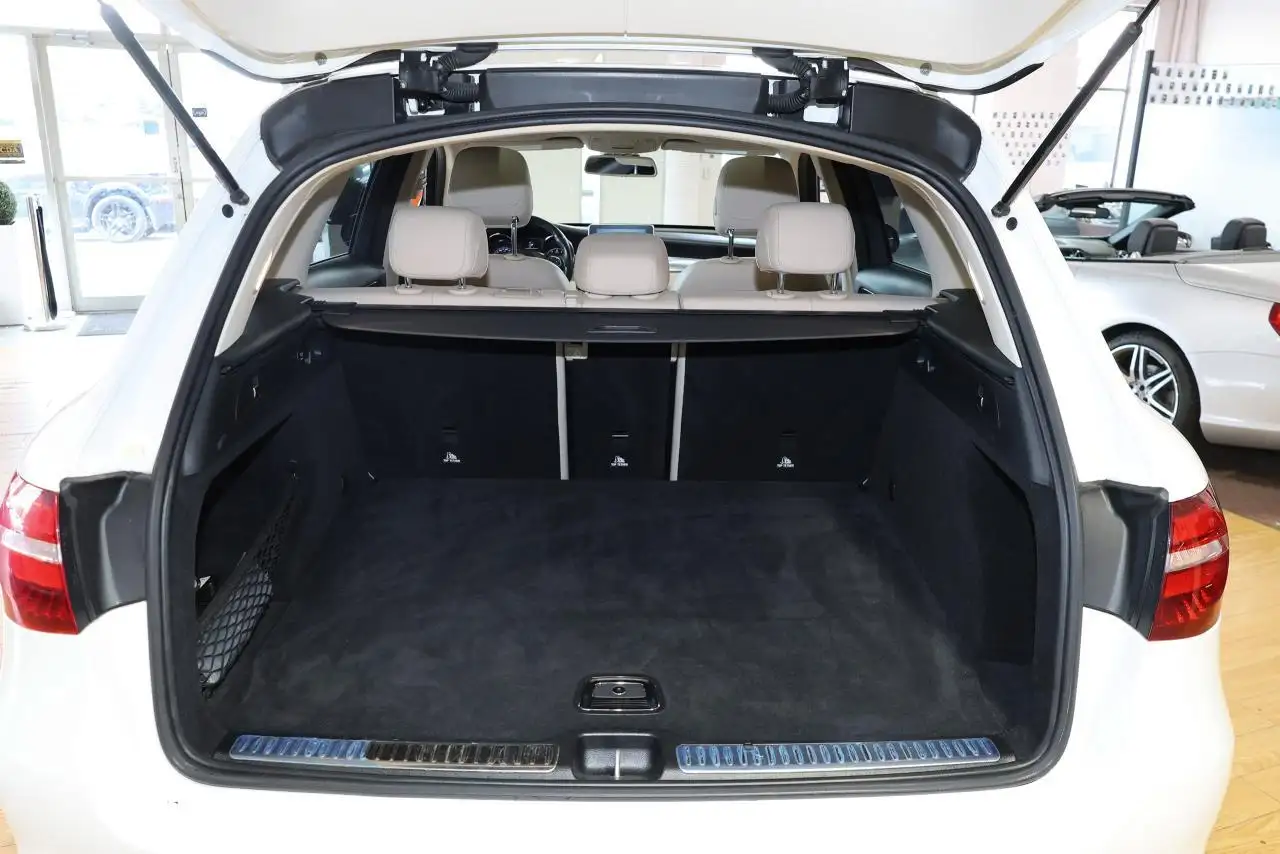 Mercedes-Benz GLC снимка Mercedes-Benz GLC