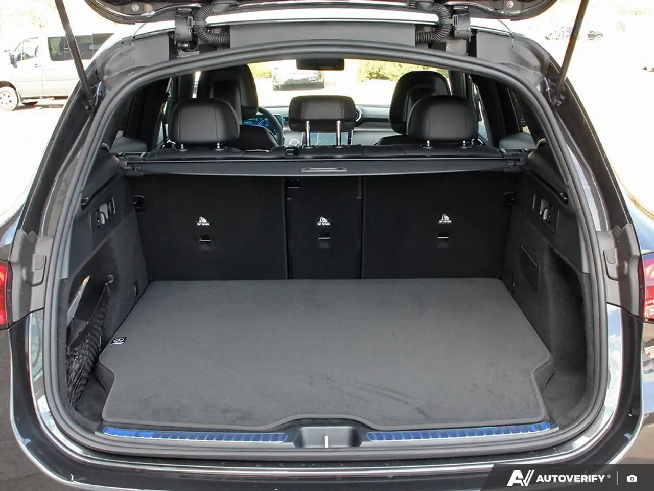Mercedes-Benz GLC снимка Mercedes-Benz GLC