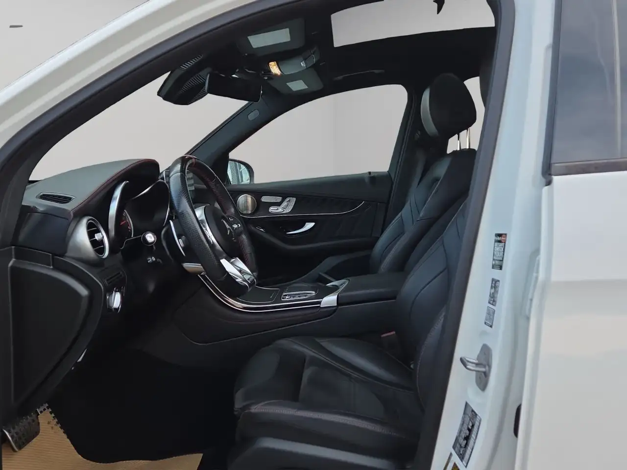 Mercedes-Benz GLC снимка Mercedes-Benz GLC